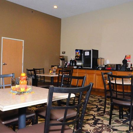 Cobblestone Inn & Suites - Lake View Buitenkant foto