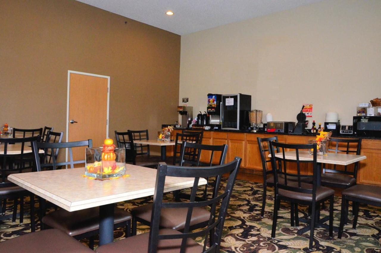Cobblestone Inn & Suites - Lake View Buitenkant foto