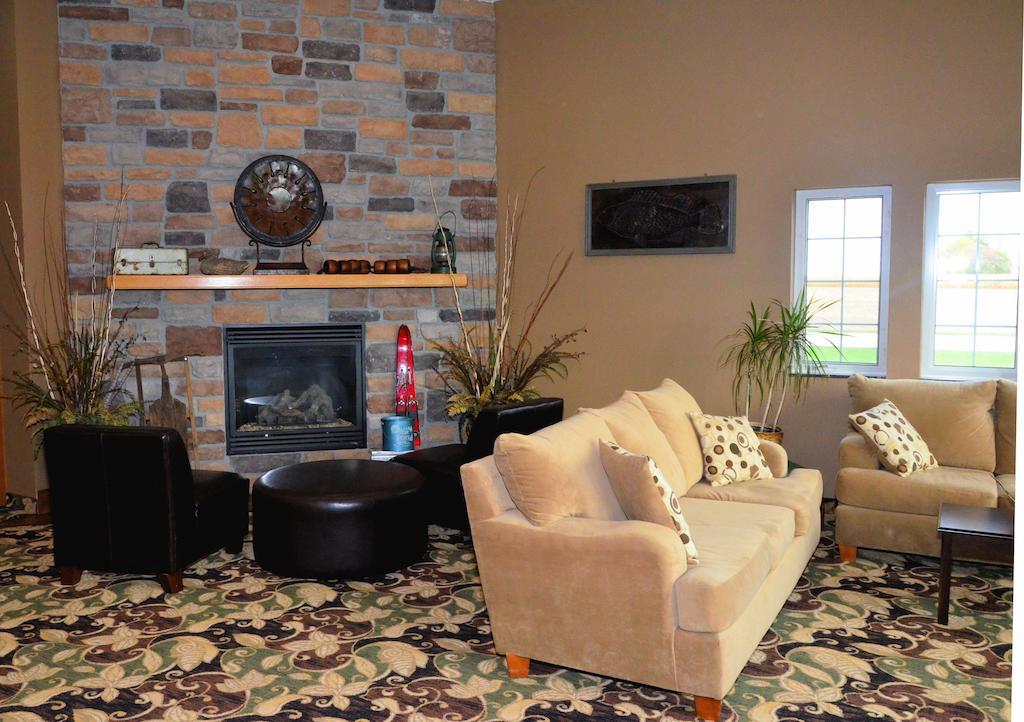 Cobblestone Inn & Suites - Lake View Buitenkant foto