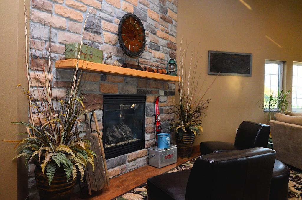 Cobblestone Inn & Suites - Lake View Buitenkant foto
