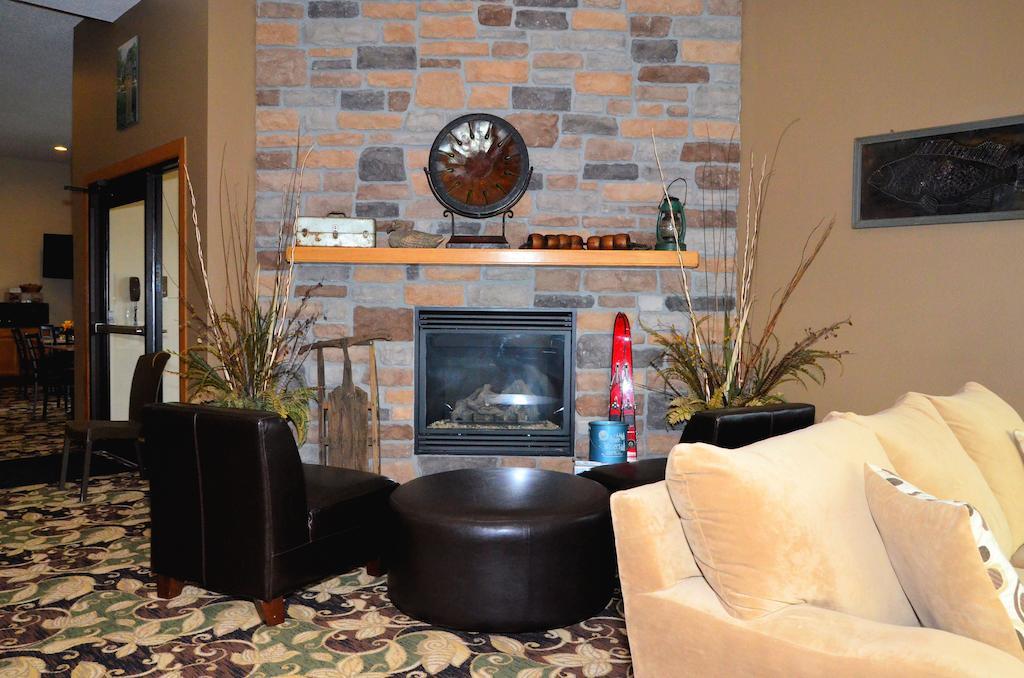 Cobblestone Inn & Suites - Lake View Buitenkant foto