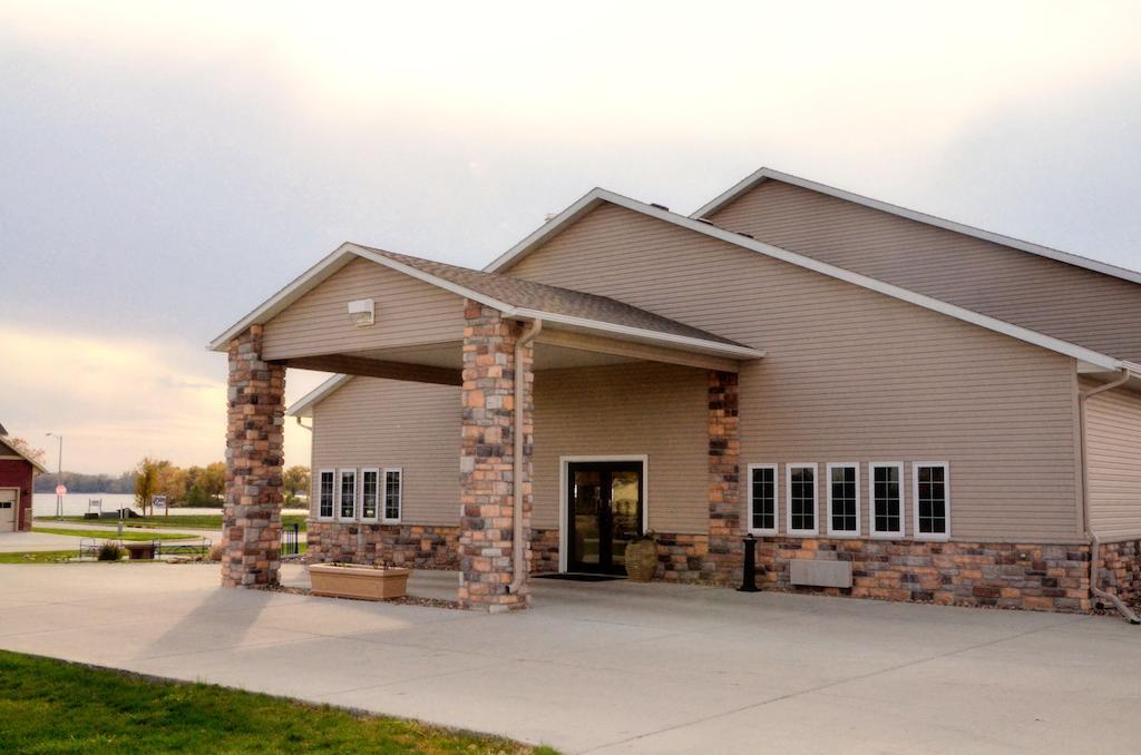 Cobblestone Inn & Suites - Lake View Buitenkant foto