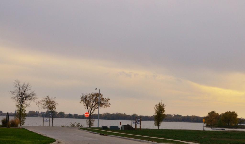Cobblestone Inn & Suites - Lake View Buitenkant foto