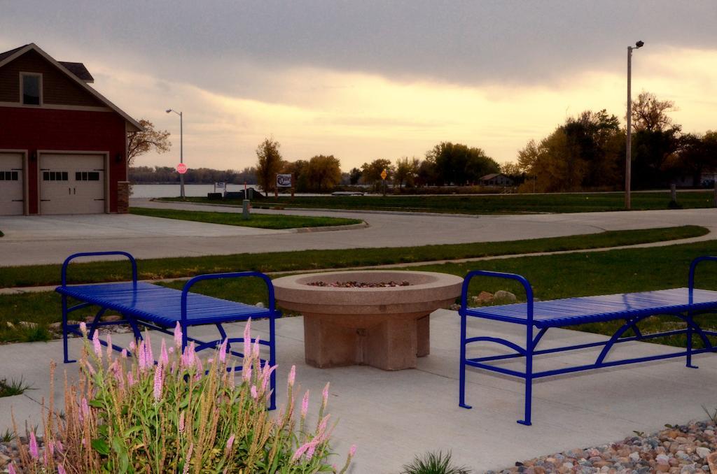 Cobblestone Inn & Suites - Lake View Buitenkant foto