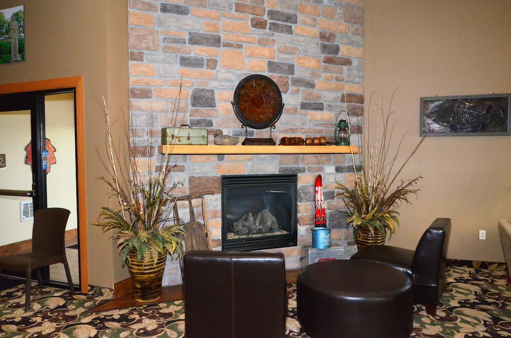 Cobblestone Inn & Suites - Lake View Buitenkant foto
