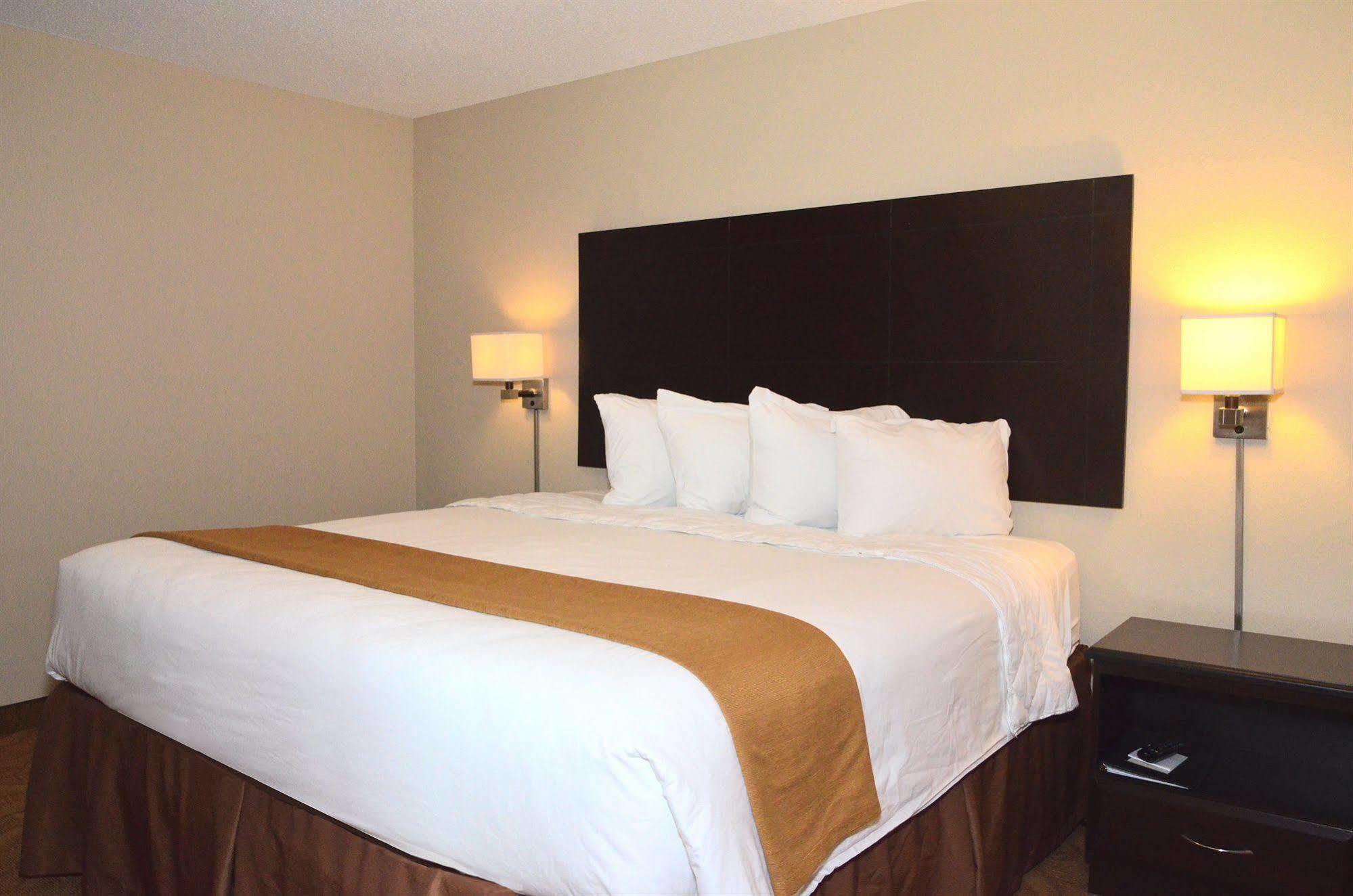 Cobblestone Inn & Suites - Lake View Buitenkant foto